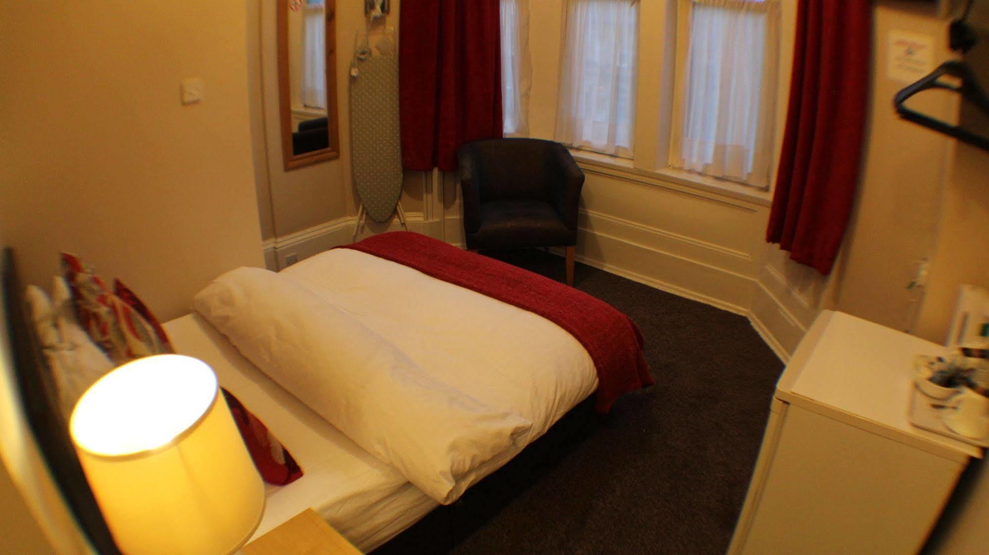 Edgerton Hotel Huddersfield Extérieur photo