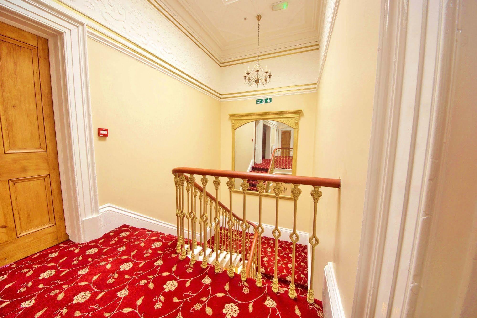 Edgerton Hotel Huddersfield Extérieur photo